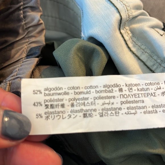 Zara camouflage cargo pants size extra small in like new condition. - Picture 7 of 7
